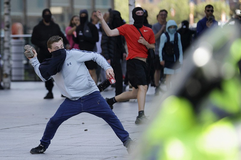 Kerusuhan Rasial Anti Imigran Pecah di Inggris, PM Keir Starmer Ultimatum Perusuh - Bagian 1