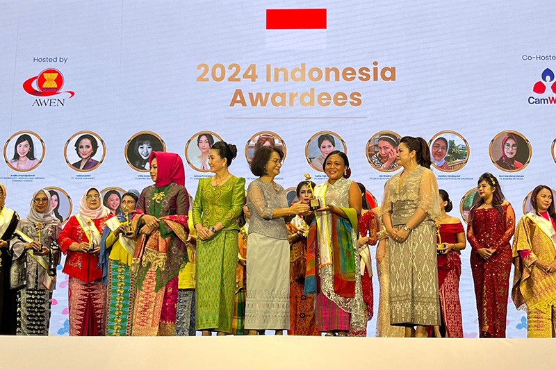 Perempuan Indonesia Terima Penghargaan AWEN Award di Kamboja - Bagian 4