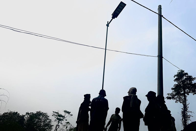 KKN di Desa Pasir Barat, Mahasiswa UIN Jakarta Pasang Lampu Tenaga Surya - Bagian 1