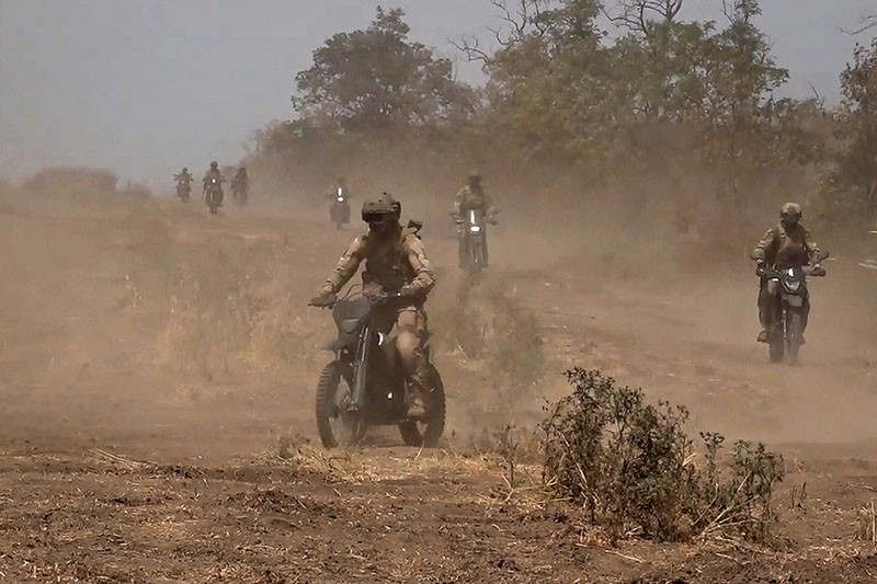 Pasukan Berani Mati Rusia Naik Motor Masuk Wilayah Ukraina - Bagian 1