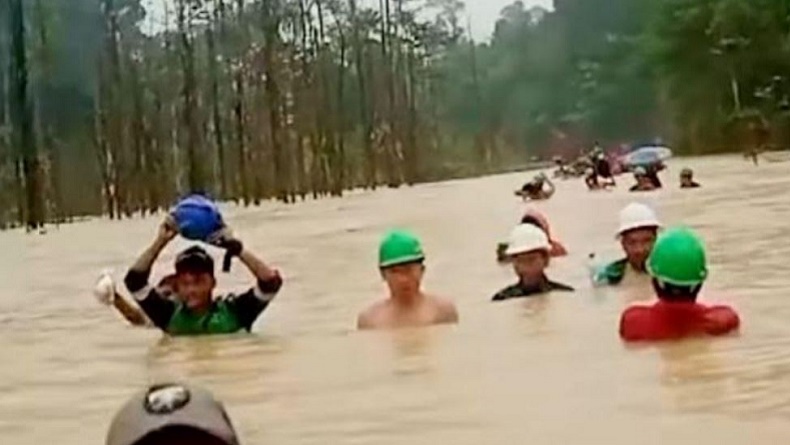Diguyur Hujan Lebat, Banjir 2 Meter Kepung Halmahera Tengah Maluku Utara