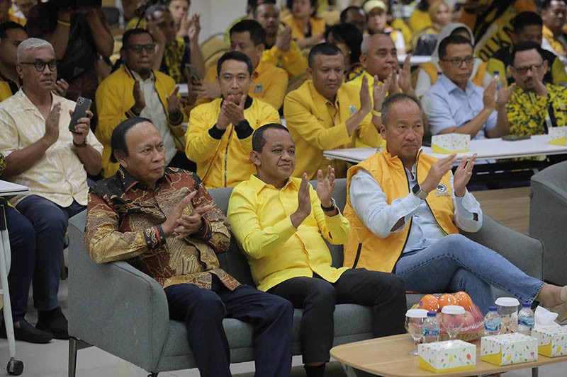 Bahlil Lahadalia Serahkan Berkas Pendaftaran Ketua Umum Partai Golkar - Bagian 3