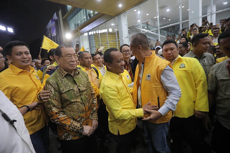 Bahlil Lahadalia Serahkan Berkas Pendaftaran Ketua Umum Partai Golkar - Bagian 4
