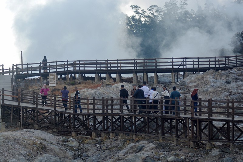 Pesona Kawah Sikidang di Dataran Tinggi Dieng - Bagian 1