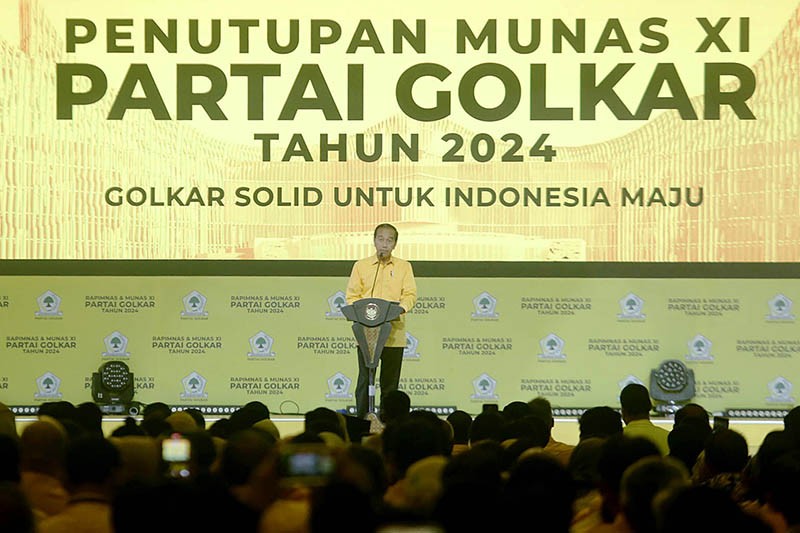 Penampilan Presiden Jokowi Pakai Kemeja Full Kuning, Gabung Partai Golkar? - Bagian 1