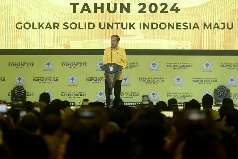 Penampilan Presiden Jokowi Pakai Kemeja Full Kuning, Gabung Partai Golkar? - Bagian 2