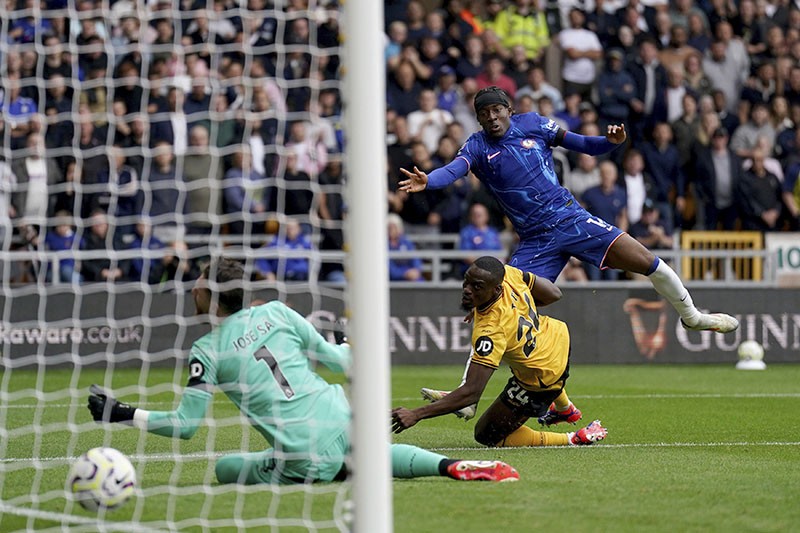 Chelsea Haus Gol, Noni Madueke Cetak Hattrick - Bagian 2