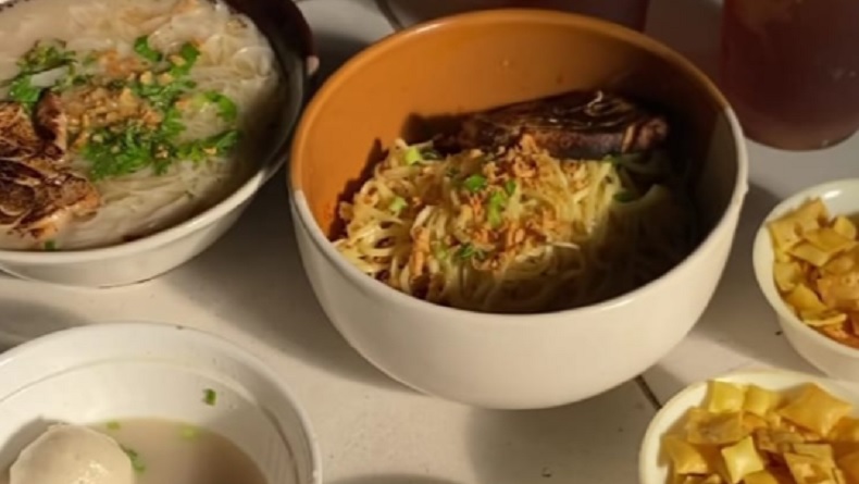 10 Tempat Sarapan di Malang, Nomor 3 Warung Mie Cendana Kuah Kaldu Tulang Ayam