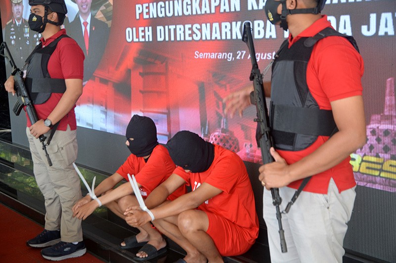 Peredaran 18 Kg Sabu dan Ribuan Butir Ekstasi Transnasional Diungkap Polda Jateng - Bagian 2