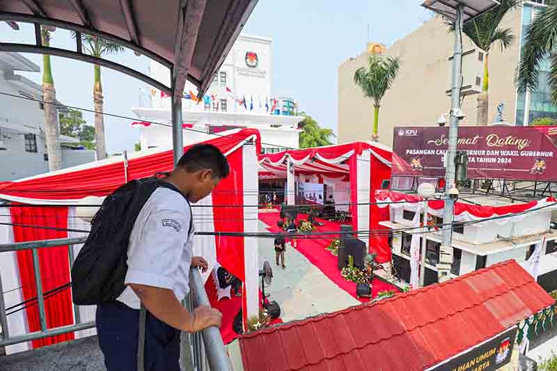 Suasana KPU DKI Jakarta Dihiasi Ornamen Betawi saat Pendaftaran Cagub dan Cawagub - Bagian 5