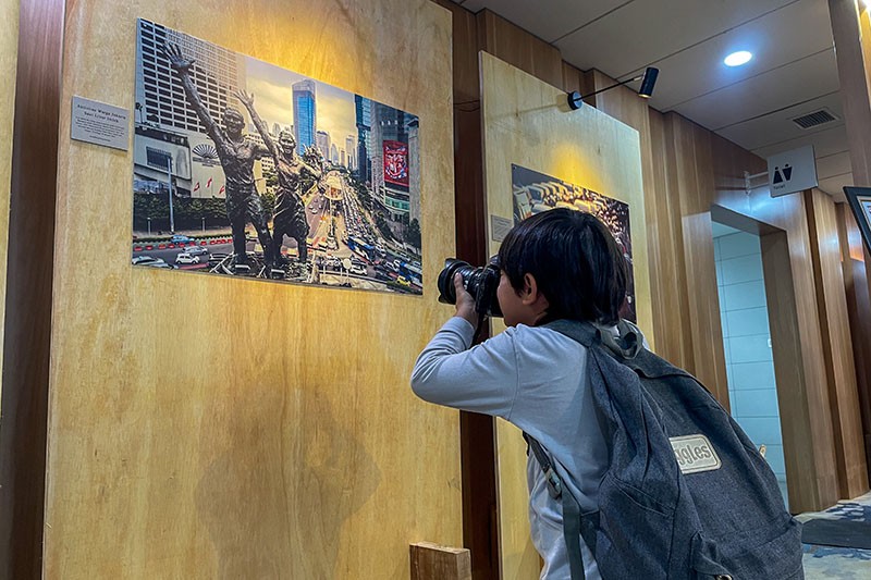 Antusiasme Pengunjung Melihat Pameran Foto Sayonara Jakarta  - Bagian 1