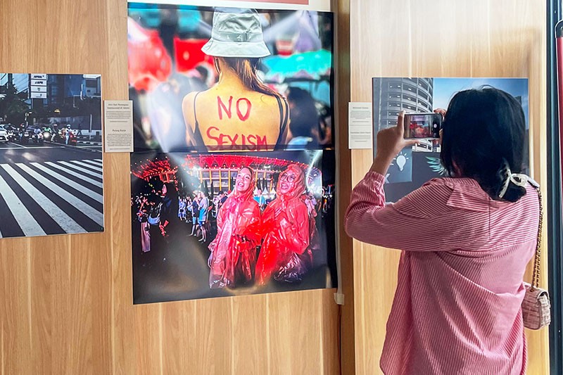 Antusiasme Pengunjung Melihat Pameran Foto Sayonara Jakarta  - Bagian 3