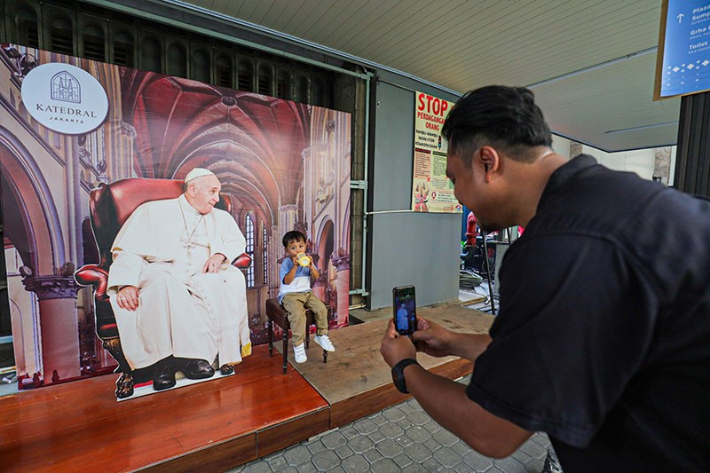 Suasana Gereja Katedral Jakarta Siap Menyambut Paus Fransiskus - Bagian 1