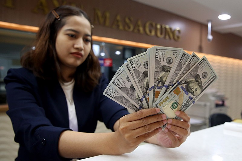 Rupiah Hari Ini Ditutup Melemah Rp15.526 per Dolar AS - Bagian 4