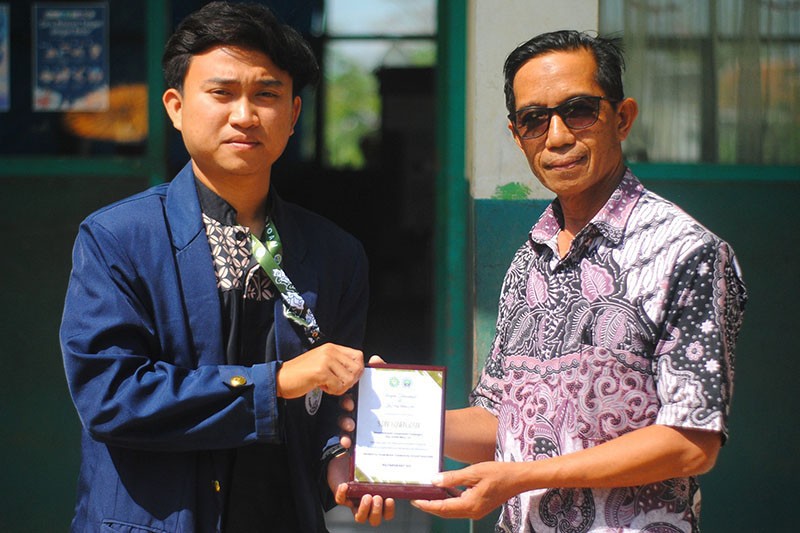 Salam Adenan, Pendekatan Mahasiswa Bandung Tingkatkan Literasi di Alam Terbuka - Bagian 6