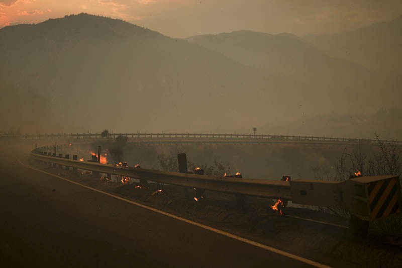 Cuaca Panas Ekstrem Menimbulkan Kebakaran Lahan di California - Bagian 3