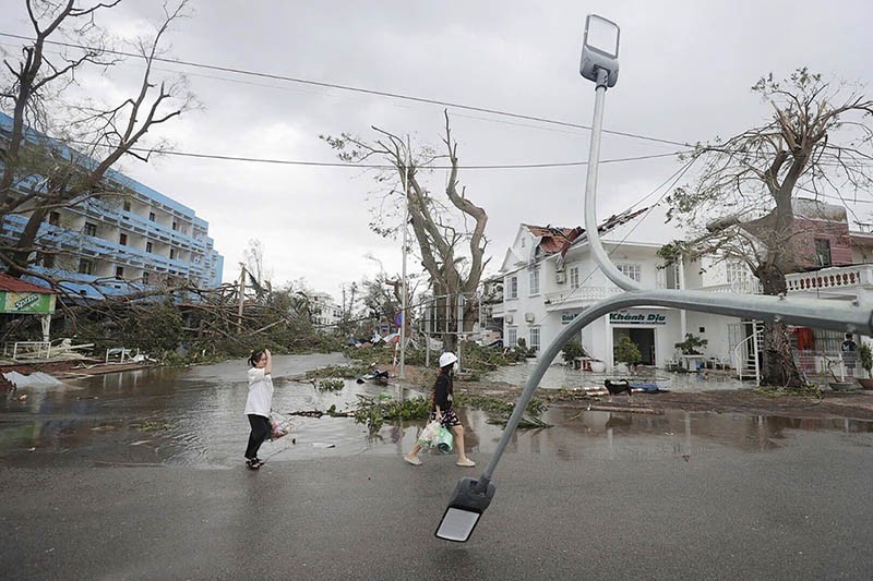 Topan Yagi Rusak Fasilitas Umum di Vietnam, Rumah Terendam Banjir - Bagian 2