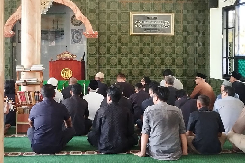 Pemakaman Puput Novel di Samping Masjid Baitul Hamid Jaksel - Bagian 3