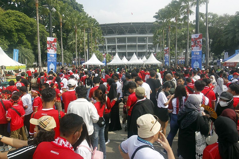 Ribuan Suporter Timnas Indonesia Berdatangan Siap Merahkan Stadion GBK - Bagian 1