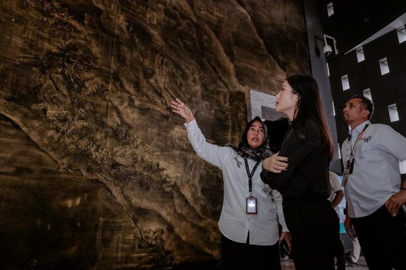 Wamenparekraf Angela Tanoesoedibjo Berkunjung ke Museum Tsunami di Banda Aceh - Bagian 1