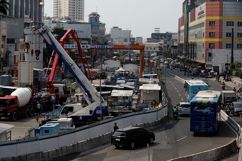Progres Pembangunan MRT Jakarta Fase 2 di Kawasan Harmoni - Bagian 4