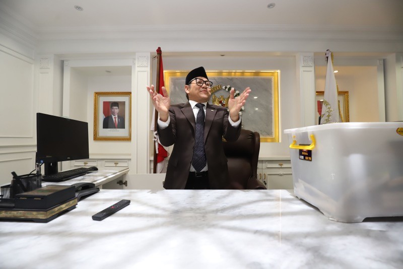 Momen Cak Imin Kemas Barang Pribadi dari Ruang Kerja Wakil Ketua DPR - Bagian 6