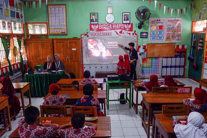 Siswa SD Diberikan Edukasi Agar Terhindar dari Jeratan Judi Online - Bagian 2