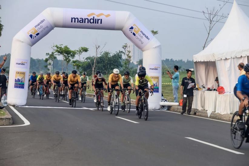 150 Pebalap Sepeda Beradu Cepat di Grand Wisata Bekasi - Bagian 1