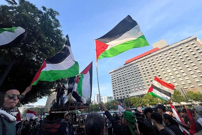 Ratusan Massa Bela Palestina Bawa Poster Iran Bom Israel - Bagian 1