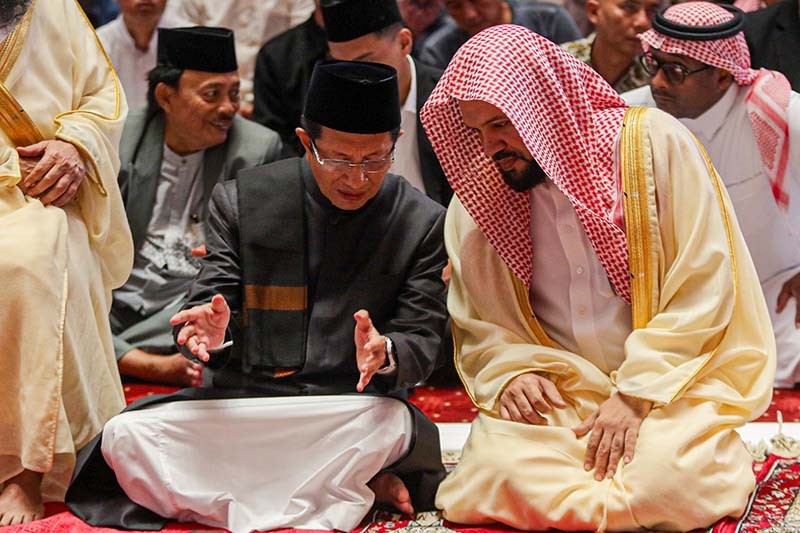 Potret Imam Besar Masjid Nabawi Syekh Ahmad Pimpin Salat Jumat di Istiqlal - Bagian 5