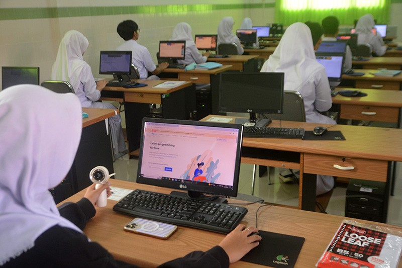 Potret Anak-Anak SMA di Semarang Belajar Pemanfaatan AI - Bagian 5