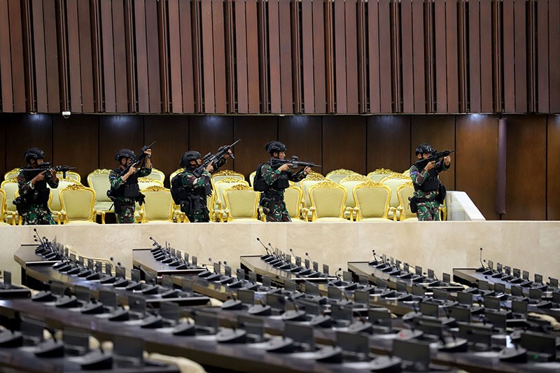 Gerak Cepat Prajurit TNI Amankan VVIP - Bagian 3