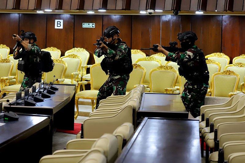 Gerak Cepat Prajurit TNI Amankan VVIP - Bagian 2
