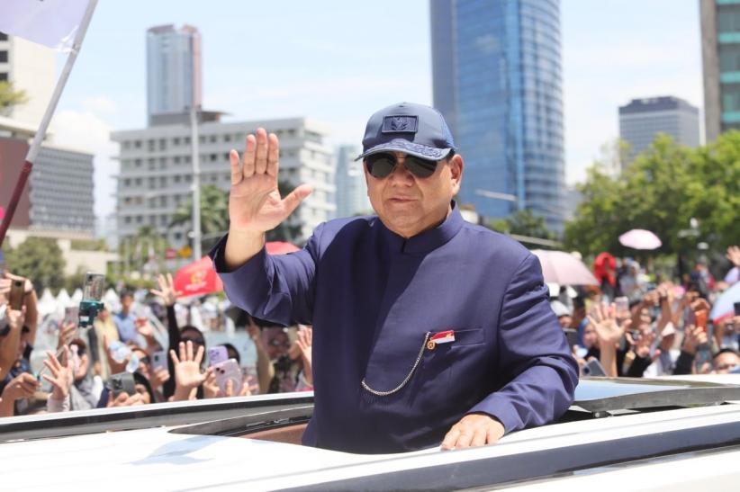 Momen Presiden Prabowo Subianto Naik Pindad Maung Garuda Konvoi ke Istana - Bagian 3