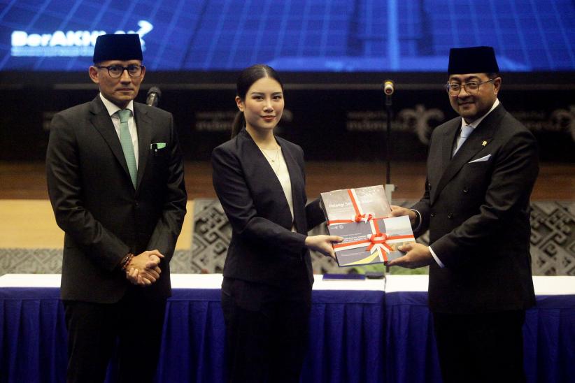 Sandiaga Uno dan Angela Tanoesoedibjo Serahkan Jabatan kepada Menteri Baru - Bagian 4