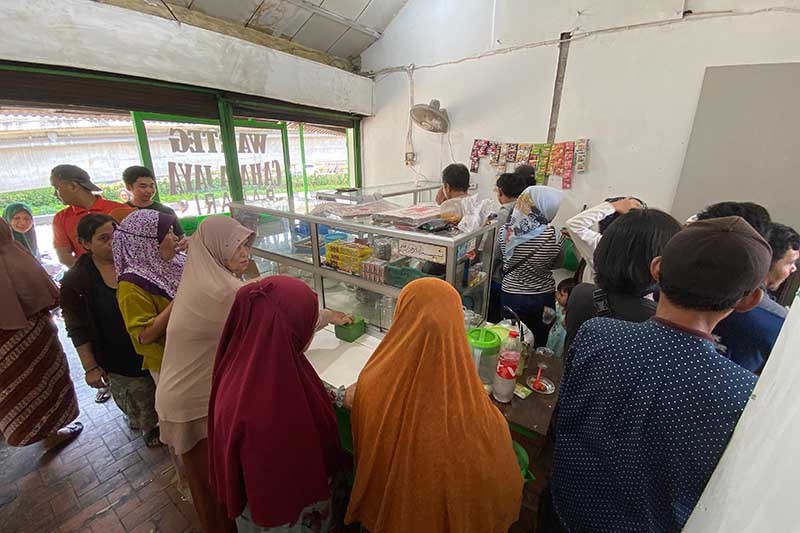 Relawan Ridwan Kamil-Suswono Kembali Traktir Makan Warga Jakarta Sambut Pemerintahan Baru - Bagian 1