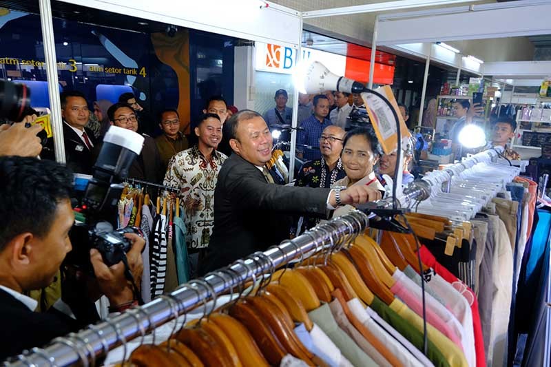 Ratusan UMKM Ikuti Bazar Fest Sambut Anggota DPR Periode 2024-2029 - Bagian 1