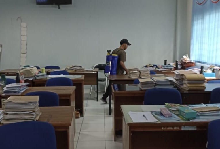 Suasana SMPN 8 Tangsel Lockdown Gegara Wabah Cacar Air - Bagian 1