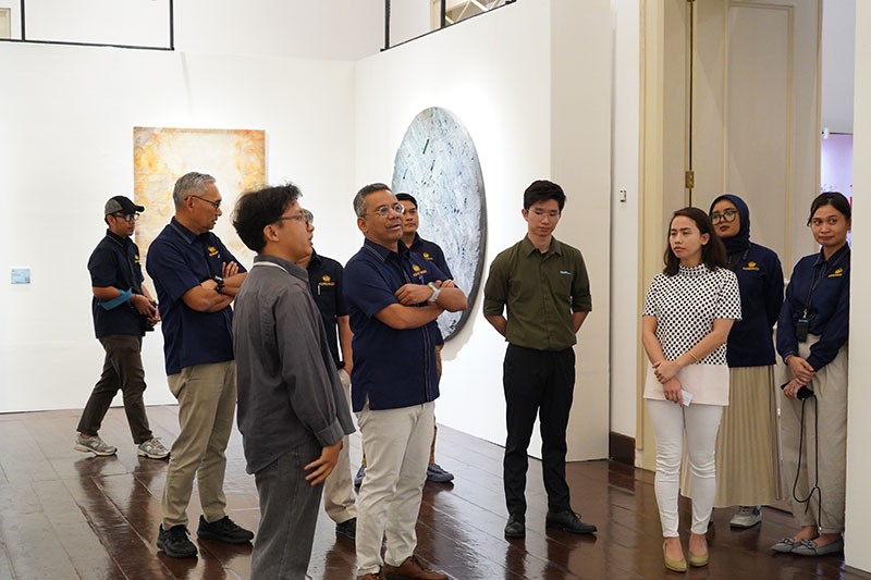 Wamenkeu Tinjau Pameran Karya Seni UOB Painting of The Year - Bagian 3