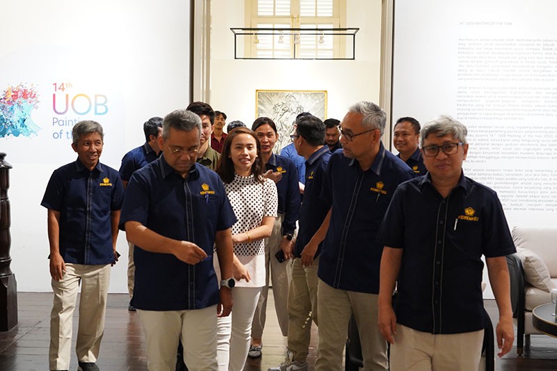 Wamenkeu Tinjau Pameran Karya Seni UOB Painting of The Year - Bagian 4