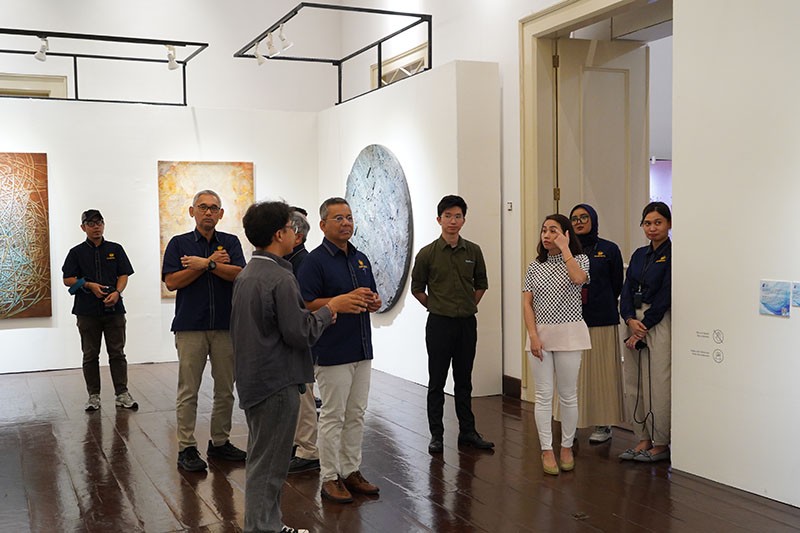 Wamenkeu Tinjau Pameran Karya Seni UOB Painting of The Year - Bagian 2