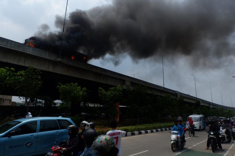 Penampakan Bus Angkut Puluhan Anak TK Terbakar di Jalan Tol Wiyoto Wiyono - Bagian 2