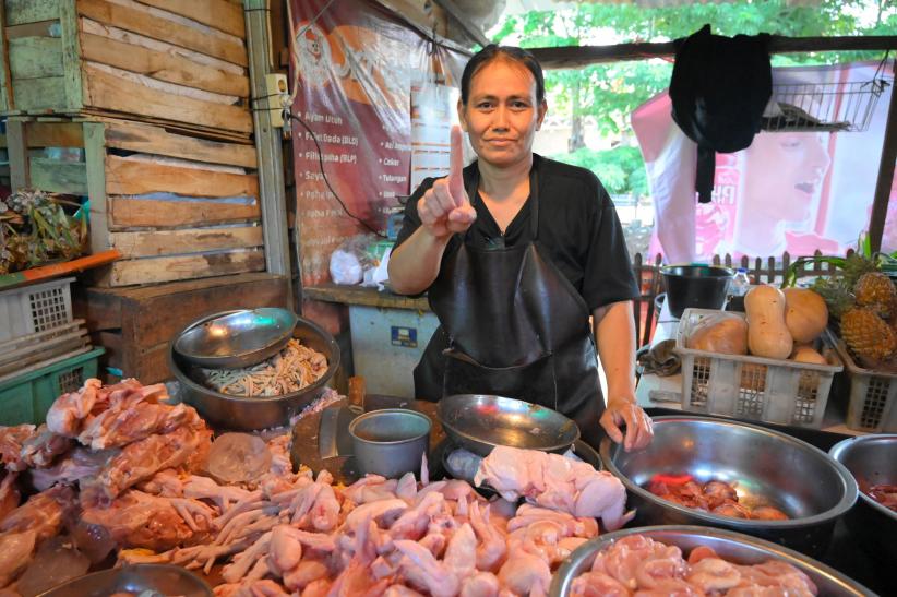 Cawagub Suswono Temui Pedagang Pasar Ujung Menteng - Bagian 4