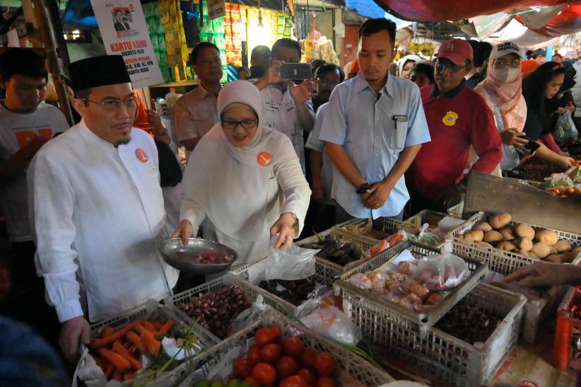 Cawagub Suswono Temui Pedagang Pasar Ujung Menteng - Bagian 2