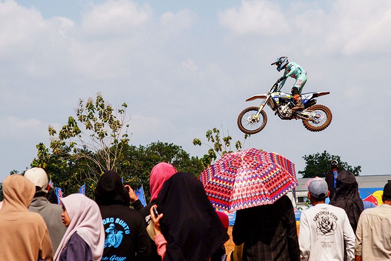 Hiburan Warga Makassar, Nonton Kejurnas Motocross di Sirkuit GOR Sudiang - Bagian 1