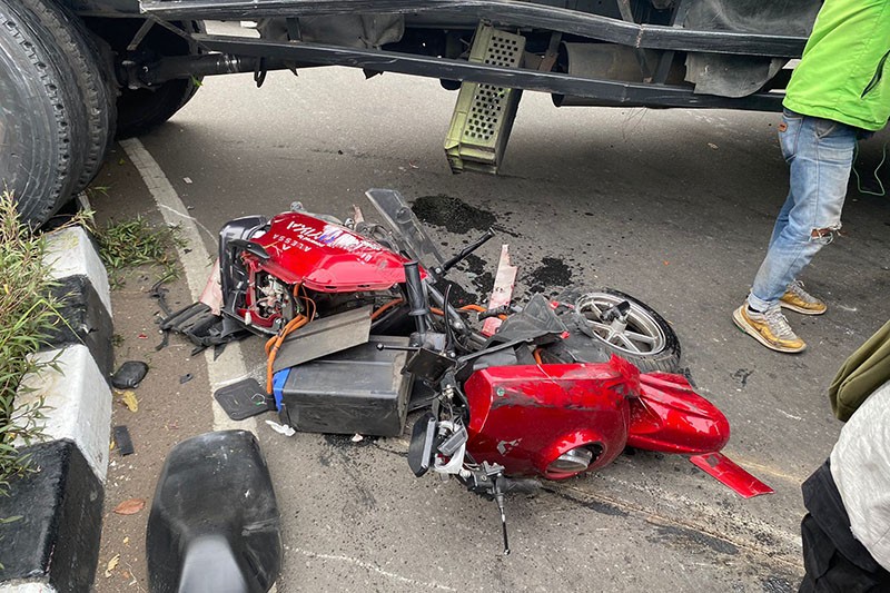 Penampakan Kendaraan Hancur Ditabrak Truk Kontainer Ugal-ugalan di Tangerang - Bagian 1
