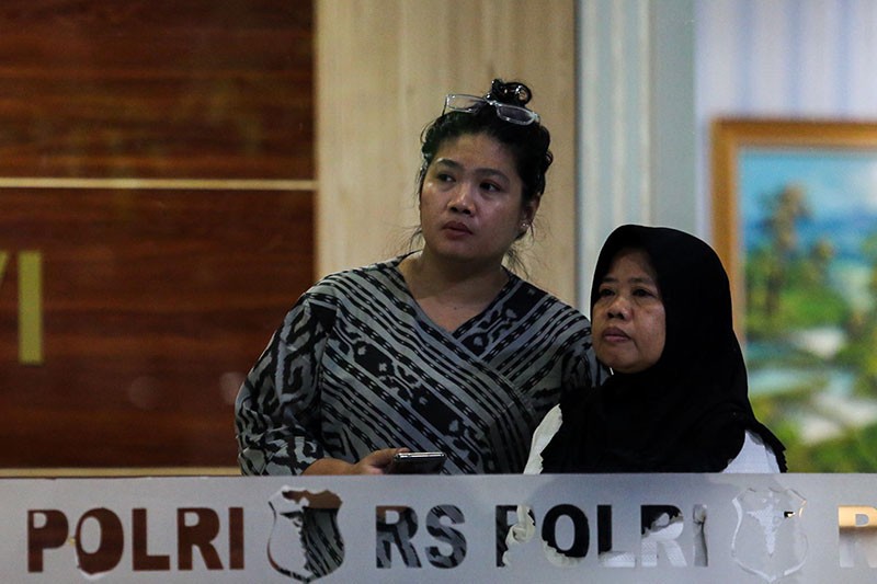 Tangis Keluarga Korban Kebakaran Pabrik Bekasi Pecah di RS Polri - Bagian 4