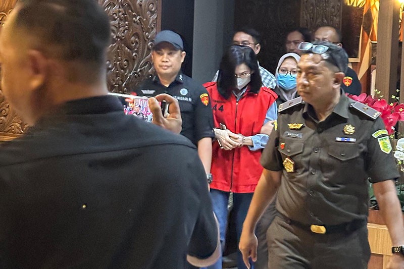 Tampang Ibu Kandung Ronald Tannur Diborgol, Dijebloskan ke Rutan Kelas I Surabaya - Bagian 4