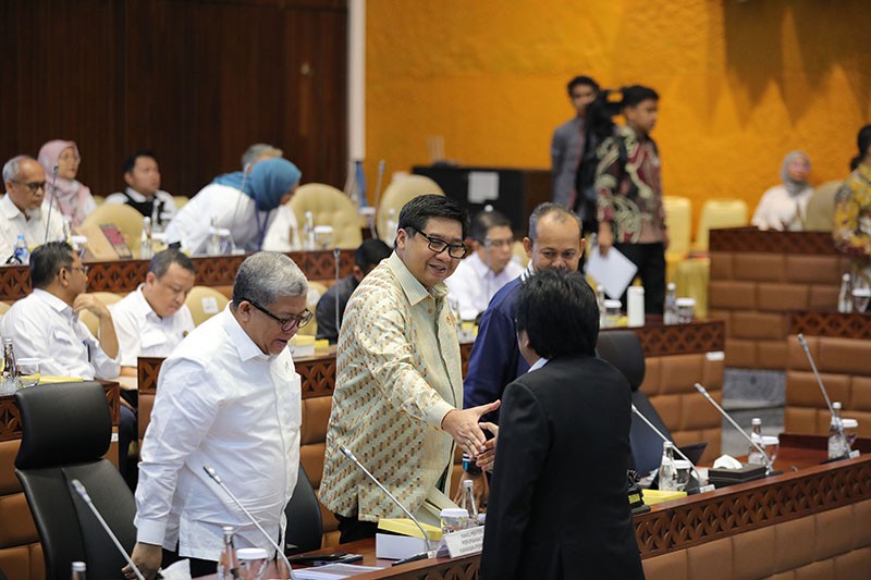 Ekspresi Menteri Maruarar Sirait saat Raker dengan DPR - Bagian 4