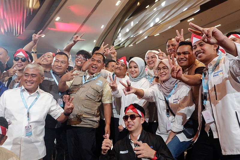 Ratusan Simpatisan Paslon Cagub-Cawagub Sulsel Padati Lokasi Debat - Bagian 3